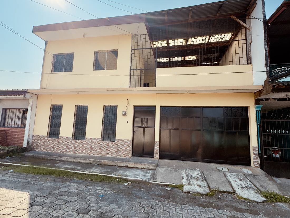 Casa de dos niveles en Barrio Monterrey
